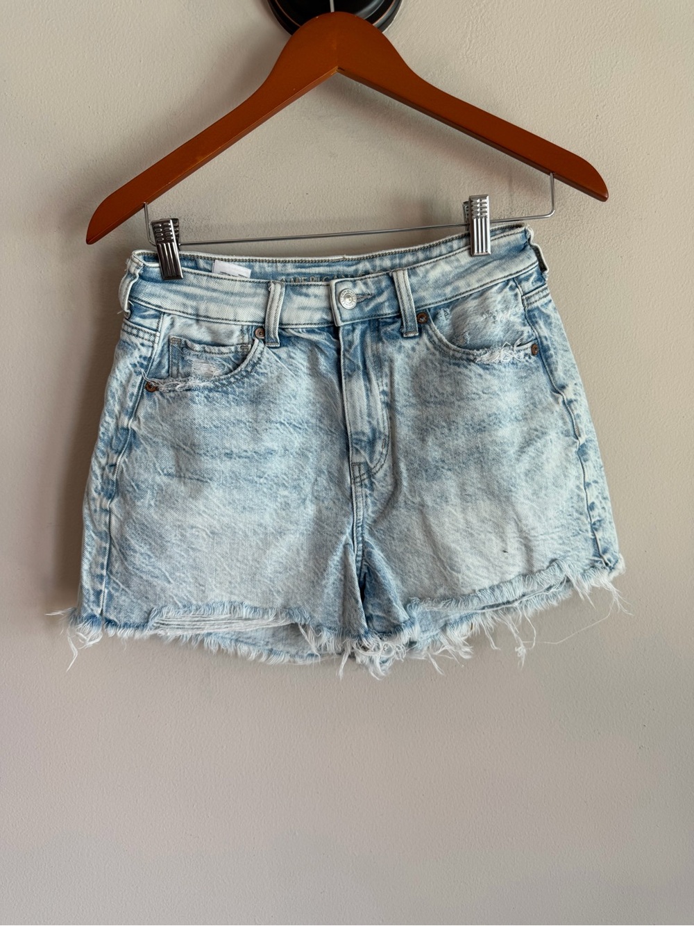 American Eagle Light Acid Wash High Waisted Denim Cutoff Shorts Size 4